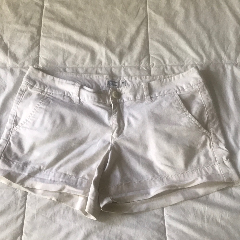 AE White/Beige Shorts